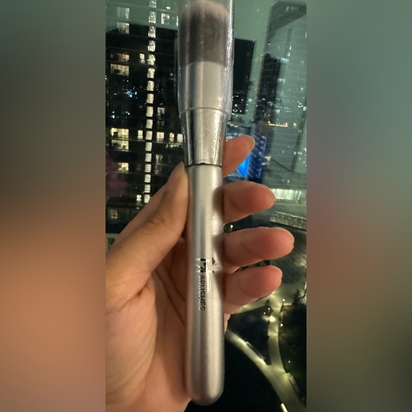 IT Brushes For ULTA
Airbrush Blurring Foundation Brush #101 - Picture 4 of 5